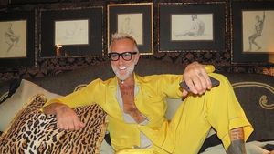 Încă două zile până când Gianluca Vacchi va ateriza în România! Uite cum arată palatul miliardarului: are cinema, o piscină impresionantă şi...