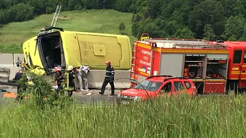 VIDEO - Un autocar cu copii s-a răsturnat în Braşov, sunt 4 morti