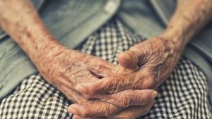Situație halucinantă în Bihor. O femeie de 76 de ani a „înviat”, după ce a fost așezată în sicriu