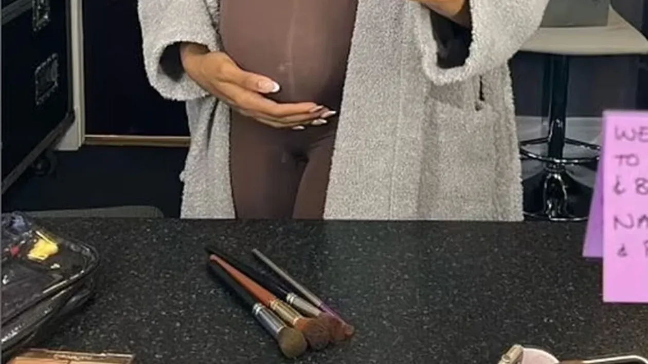 Vestea zilei în showbiz! Celebra cântăreață a anunțat că e gravidă din nou, la doar 10 luni după ce a născut