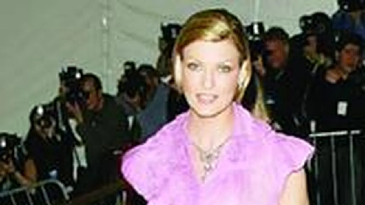 Salma Hayek si-a impartit iubitul cu Linda Evangelista