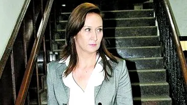 Anca Radu, fosta iubita a lui Dan Pasat, sustine ca a trait un calvar in ultimii trei ani. Tatal lui zicea ca mi-ar scoate dintii din gura