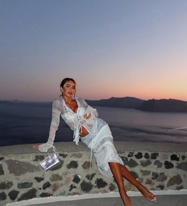 Diana Munteanu a dat România pe Santorini. Imagini spectaculoase din escapada în Grecia