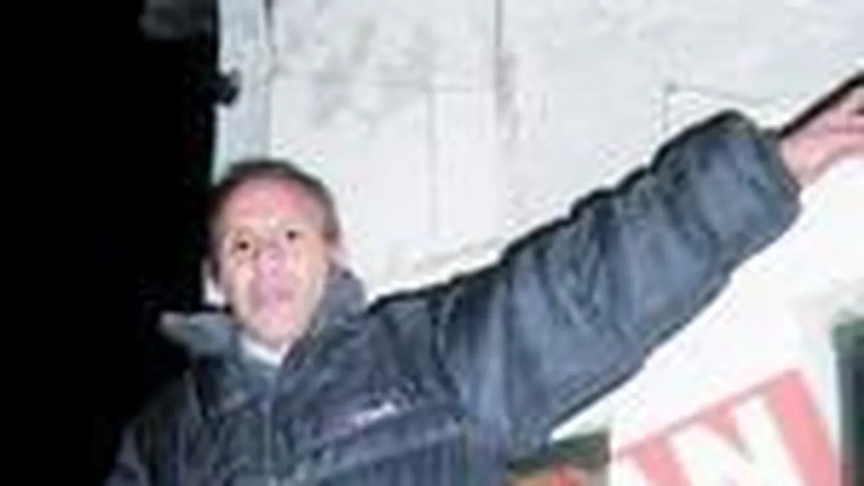 Pilotii elicopterului prabusit au murit imbratisati