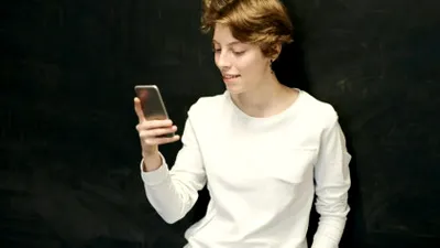 Ceri sfaturi inteligenței artificiale? Iată care sunt riscurile