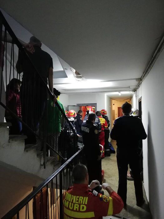 Un tânăr a căzut în gol cu liftul de la etajul trei, într-un bloc din Rahova!