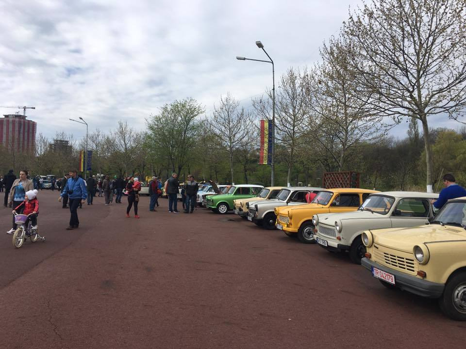 Expoziţie de maşini TRABANT, în Parcul Lumea Copiilor din Capitală! Cum arată automobilele de la paradă