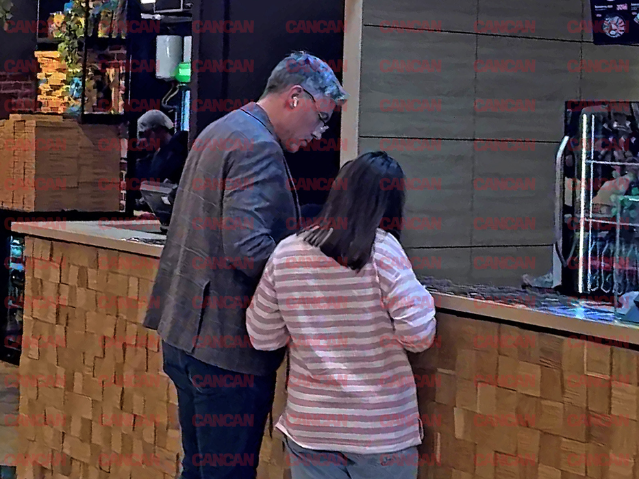 Cea mare era nehotărâtă, așa că a mers cu tatăl ei să vadă oferta