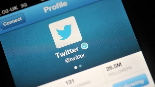 O cantareata CELEBRA, judecata pentru mesajele scrise pe TWITTER! Pe cine a jignit prin textele publicate online