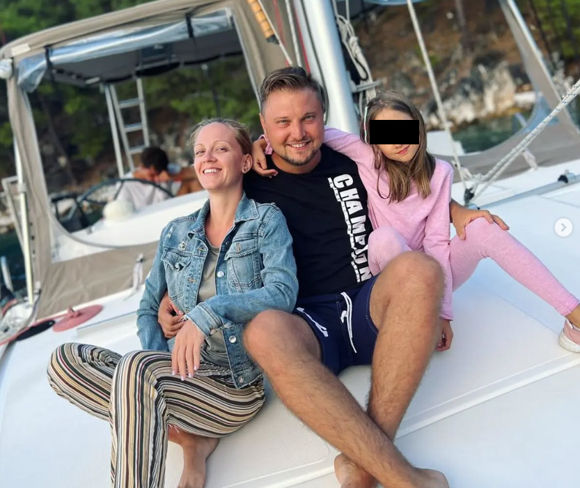 Adrian Velea, alături de familia sa/ Sursa foto: Instagram