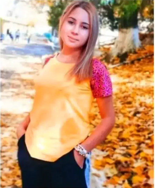 Sora cea mică a tinerei nu a vrut ca mama lor să dea de pomană hainele Alinei foto: Facebook