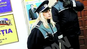 Sexy-politista, batuta cu o carja de un cersetor! Atacata de un olog in pielea goala