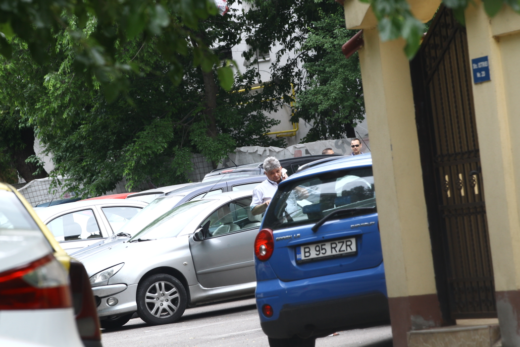 Florin Secureanu a renunțat la bolizii de lux și se plimbă acum cu un Peugeot la mâna a doua