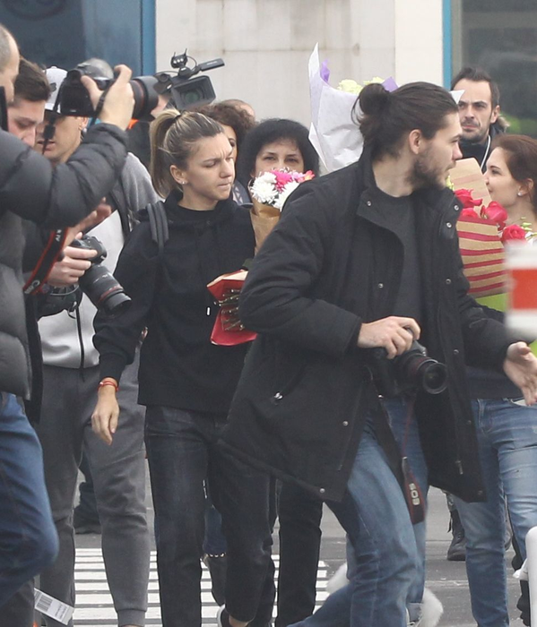 Simona Halep a revenit azi în ţară! Imagini LIVE de pe Aeroportul Otopeni