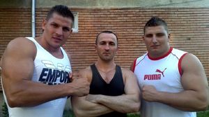 Combină filosofia cu artele marţiale şi ”produce” campioni. L-am găsit pe... antrenorul de minţi!