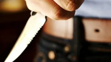 VIDEO Legea junglei! O politista de 23 de ani, injunghiata de un scandalagiu!