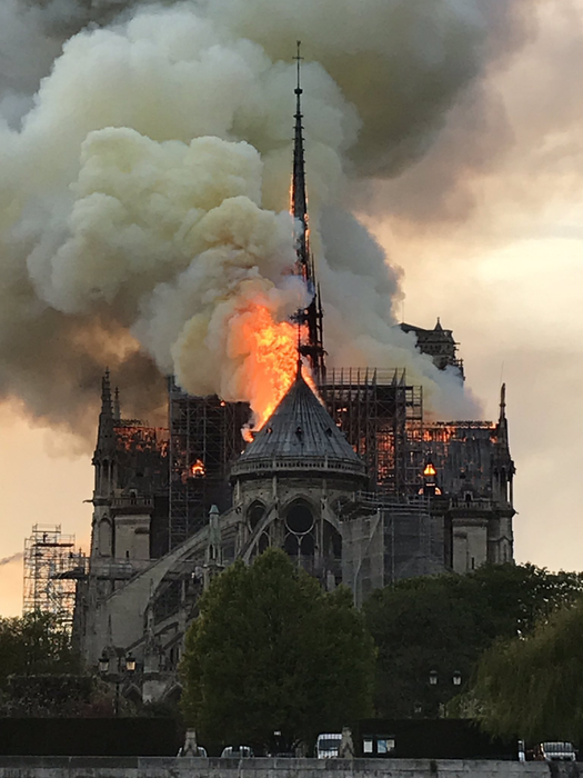 Alex Bodi, mesaj dur pentru români după incendiul de la Catedrala Notre Dame: ”Vă puneți toți poze și jeliți Parisul”