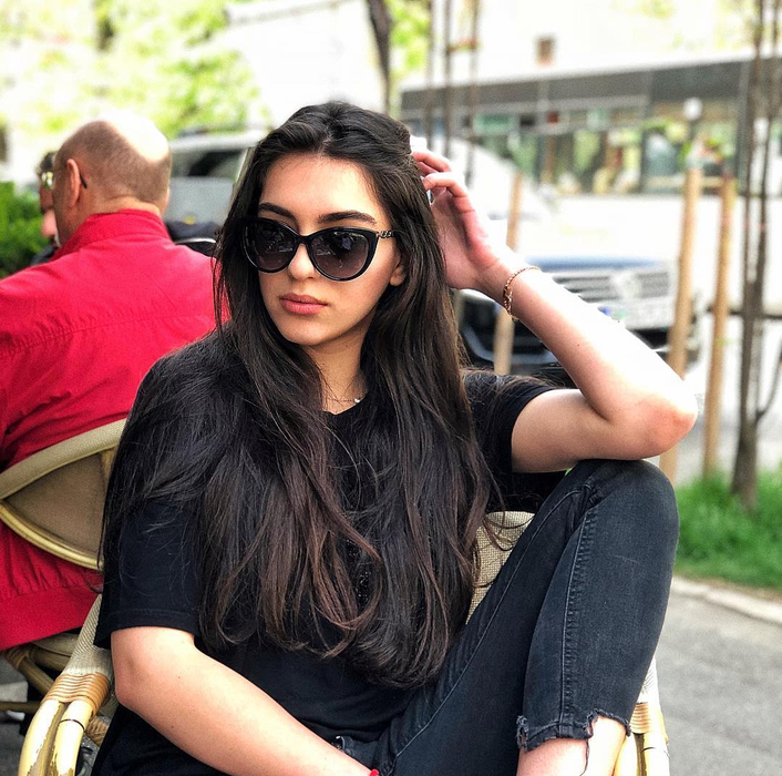 Alexandra Vernea este o tânără super-sexy