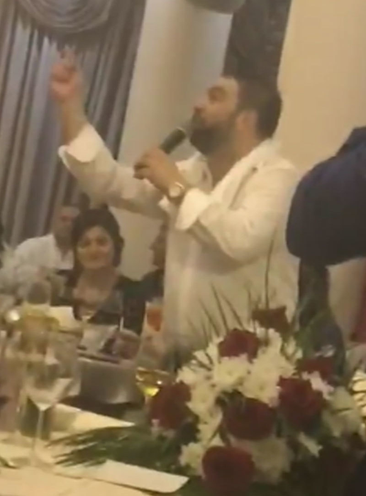 Florin Salam a făcut show la botezul fiului lui Nuţu Cămătaru