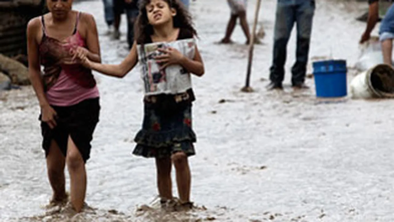 VIDEO APOCALIPTIC! Furtuna tropicala Agatha a facut sute de morti!