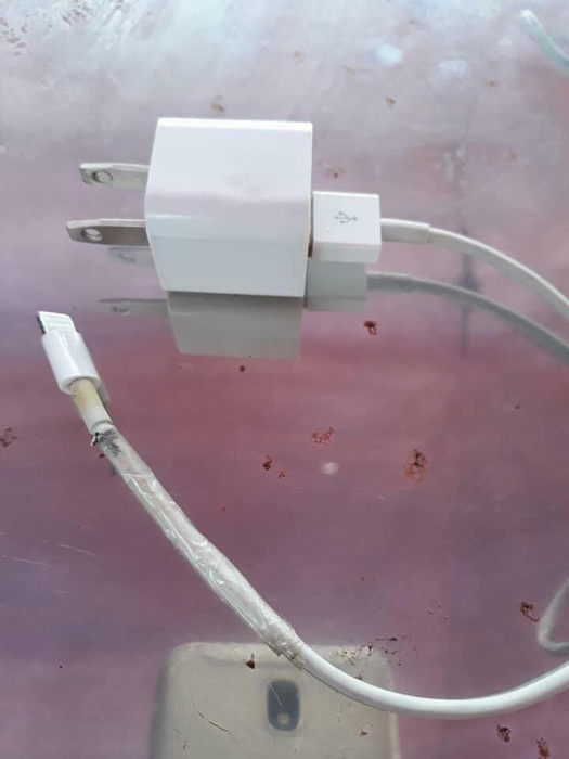 O tânără a murit din cauza încărcătorului de smartphone! Cum a fost posibilă o asemenea tragedie. Specialiştii spun că de vină a fost chiar adolescenta