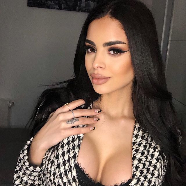Isabela arată ca-n povești, ai grijă să n-o pățești!