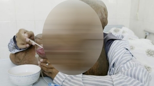 Dumnezeule, NU TE POŢI UITA LA EL! Fotografia plângerii! Omul ăsta are faţă de DEMON! IMAGINI CU IMPACT CU PUTERNIC EMOŢIAL