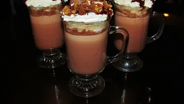 Cea mai tare teorie pe care ai auzit-o! Vezi ce culoare trebuie să aibă ceaşca din care bei ciocolată caldă ca să fie mai gustoasă