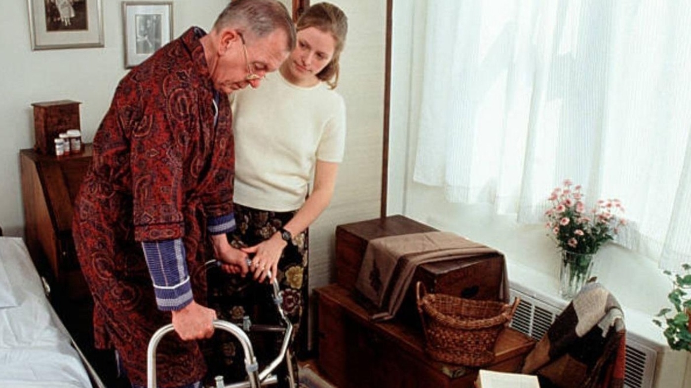 Românca Ana s-a angajat badantă în locuința unui pensionar de 87 de ani din Italia. Ireal ce i-a făcut românca italianului