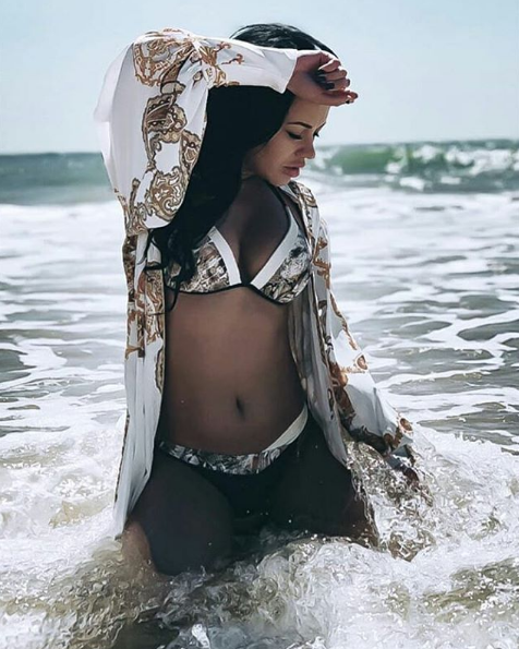 Carmen de la Sălciua s-a fotografiat în costum de baie după ce a slăbit. Cum arată artista