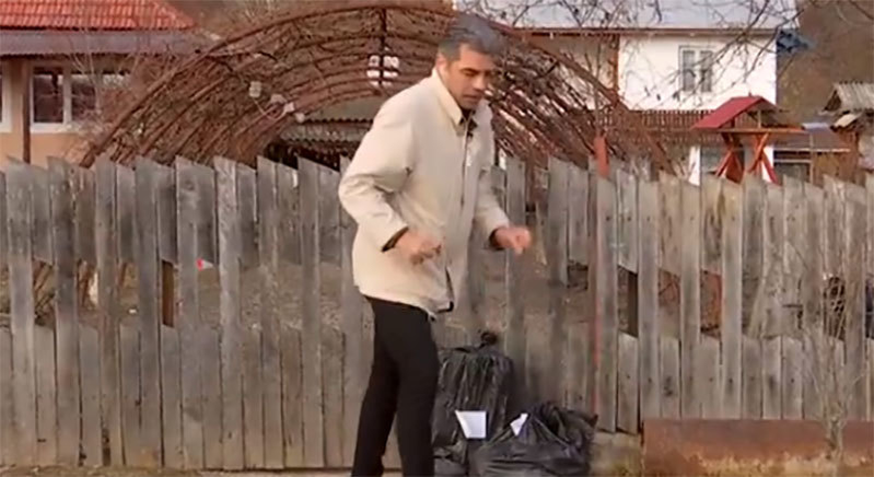 Marcel Toader a scăpat de bunurile Mariei Constantin! Unde a lăsat cei zece saci cu haine şi alte articole. Mama artistei a ajuns la spital!