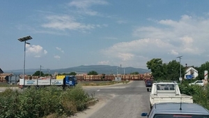 Un șofer din Alba, grav rănit după ce mașina lui a fost lovită de tren