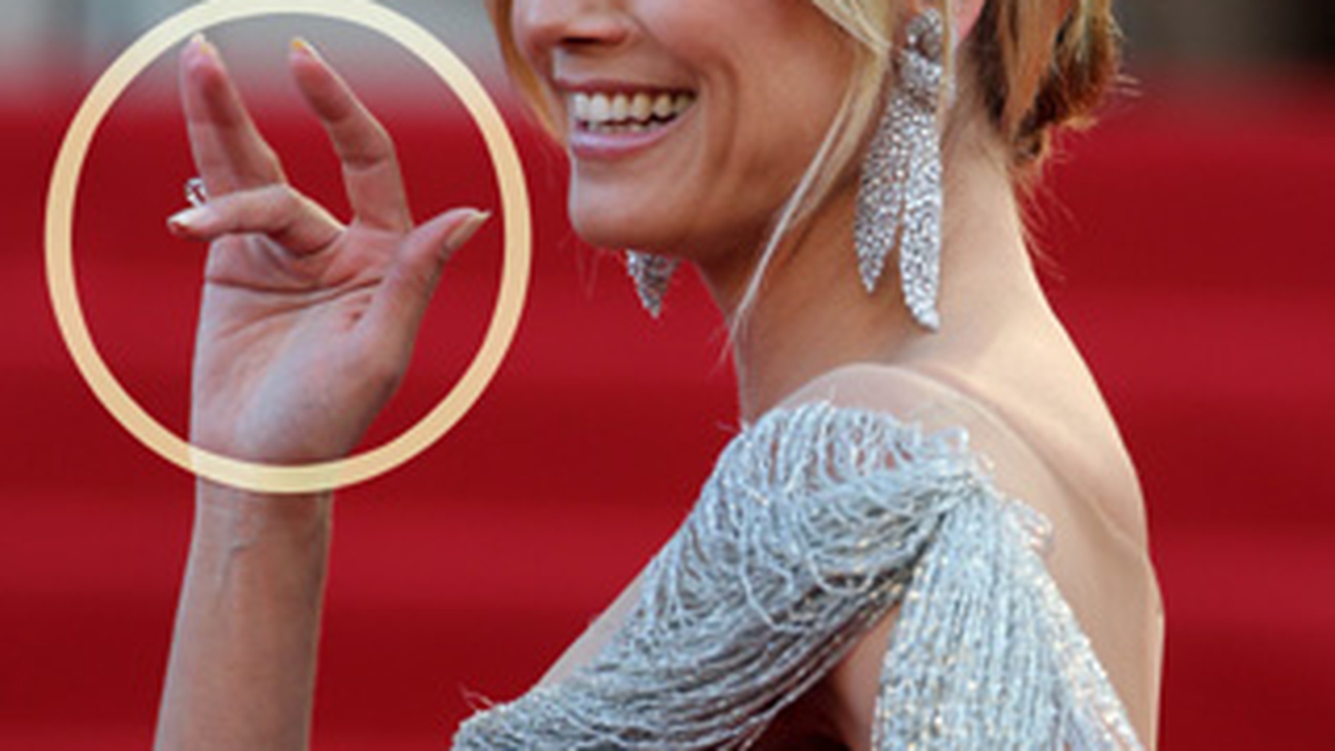Heidi Klum a facut semne obscene pe covorul rosu. Ce-o fi apucat-o?