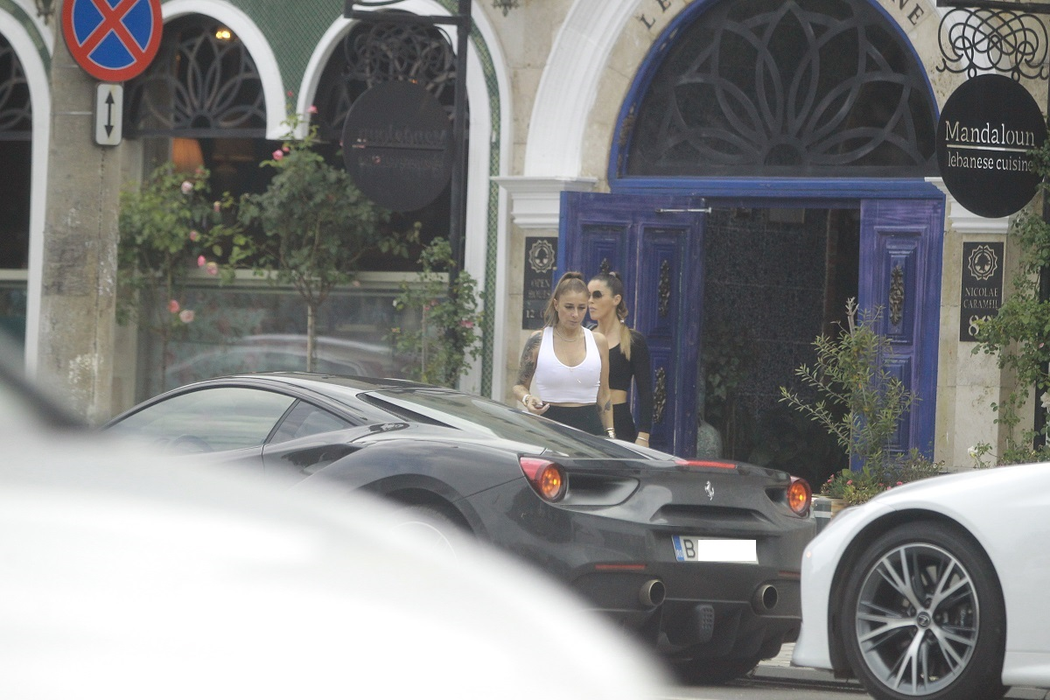 Anamaria Prodan și Denisa Nechifor, la plecarea din restaurant