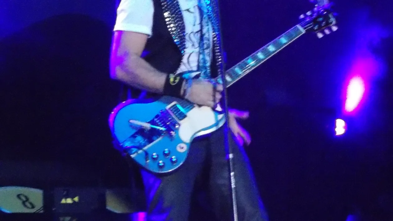 A devenit obsesia bonelor din Bucuresti! Cornel Ilie are cu ce!