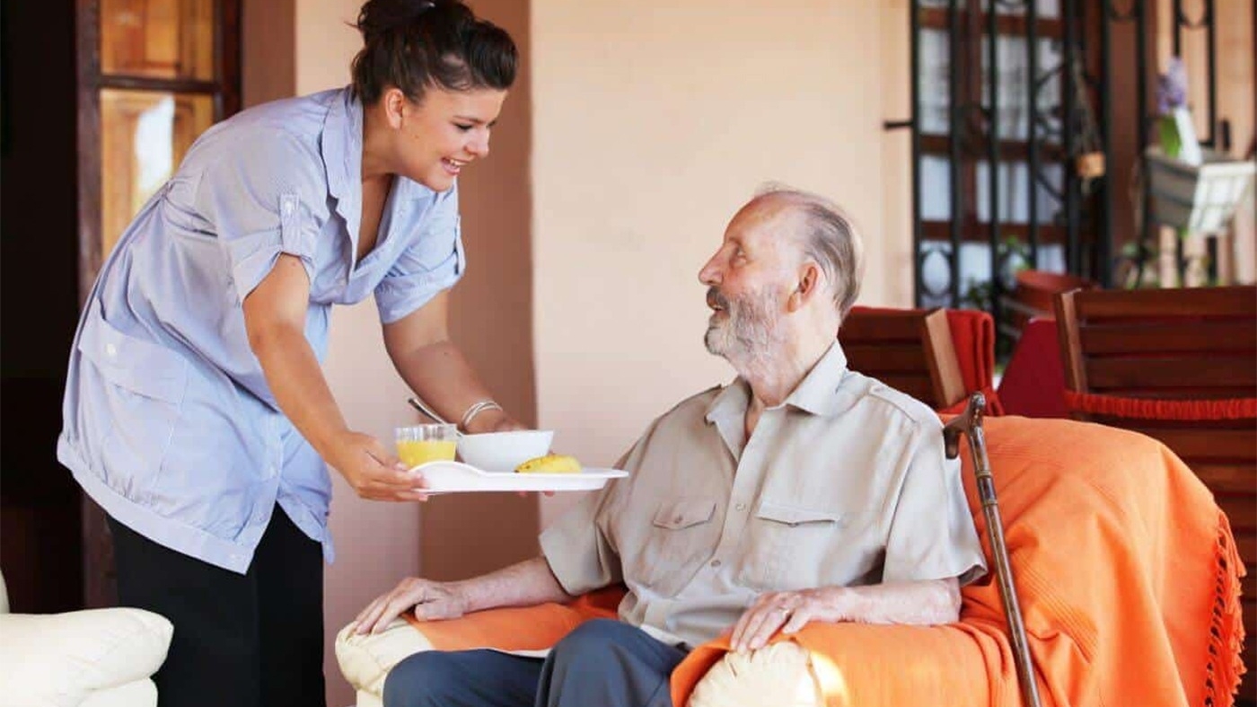 Ce a pățit un pensionar italian, după ce s-a îndrăgostit lulea de badanta din România care-l îngrijea. Cine era Marinela, de fapt