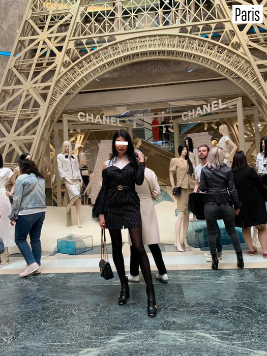 Raluca E., în vacanță la Paris, Franța
