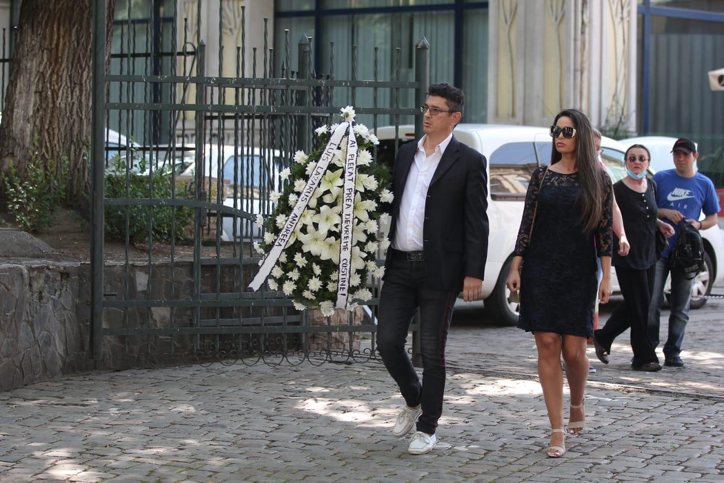 Cu cine şi-a făcut apariţia Luis Lazarus la înmormântarea lui Costin Mărculescu. Mesajul emoţionant: „Prea devreme, Costine”