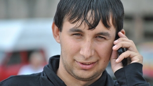 Îl mai ţineţi minte pe FERNANDO de la Caransebeş? Cum arată mama lui. L-a născut la 16 ani