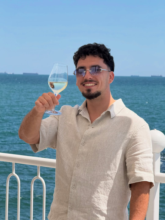 Ce studii are Remi Dobre, iubitul Biancăi Iotu. Contabilul de la Insula Iubirii este tobă de carte