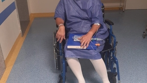 Cătălin Crișan, cu medicul lângă scenă. „A avut grijă de mine”