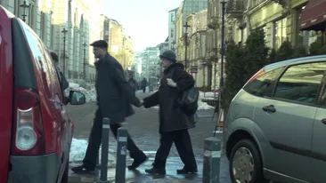 Imagini emotionante cu samanul Oreste! Cum l-au gasit paparazzii in centru vechi! Era de mana cu...