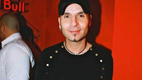 Mircea Zara, vampirul care prezenta muzica la TV în anii 2000. Omul care nu îmbătrânește niciodată