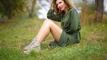 Cum a ieșit Carmen Brumă din casă, deși afară e frig de îngheață pietrele! Detaliul intim observat de toată lumea: Gata, l-am acoperit. E ok așa?