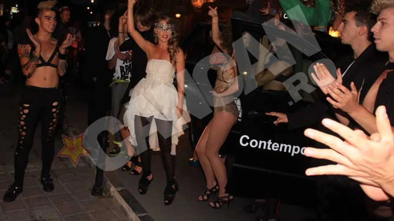 VIDEO Corina, apreciata pentru stilul vestimentar! A fost desemnata Fashion icon la Romanian Music Awards!