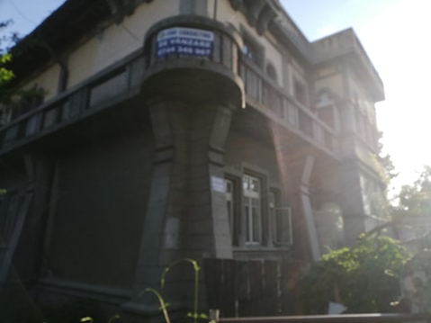 Aici a avut cartierul general Statul Major al Armatei a 2-a în Primul Război Mondial