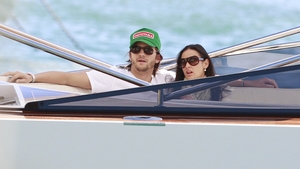 Demi Moore a sarit gardul pe tocuri