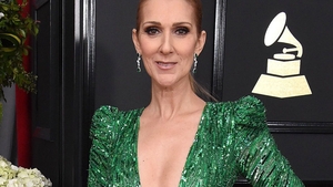 CELINE DION, de nerecunoscut pe covorul roşu. Celebra cântăreaţă a slăbit enorm şi a apărut brăzdată de riduri 