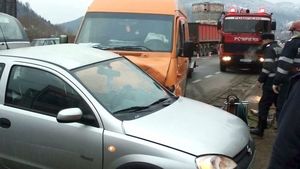 Accident mortal în Suceava, după coliziunea dintre un microbuz și un autoturism