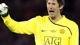 Edwin van der Sar a renuntat la cariera de jucator profesionist! 53.000 de oameni au venit la meciul de retragere!